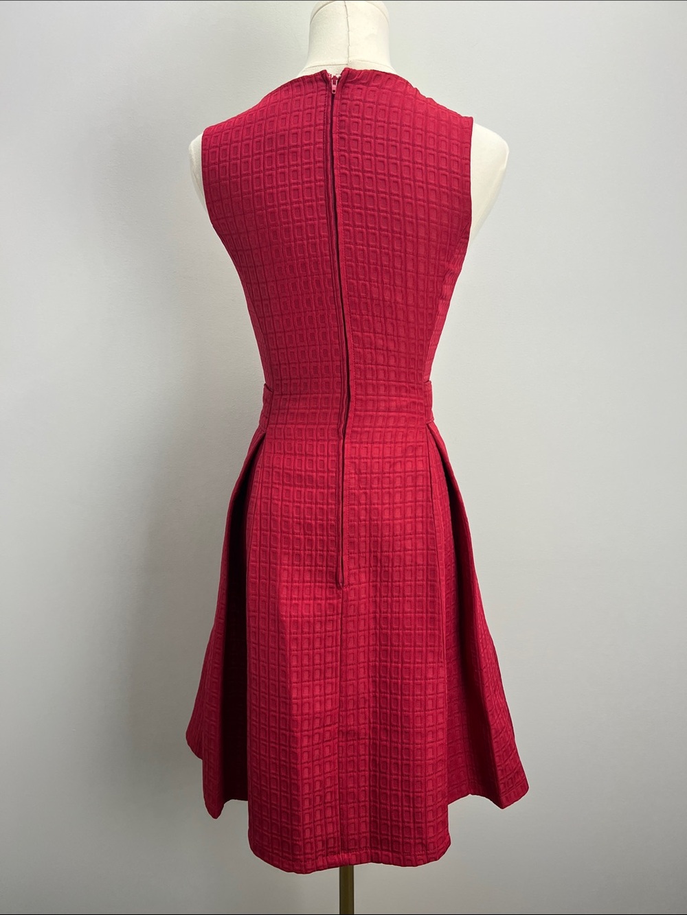 Modcloth So Sixties Dress Textured Fit N Flare Raspberry Red Womens XS Retro - Picture 6 of 8